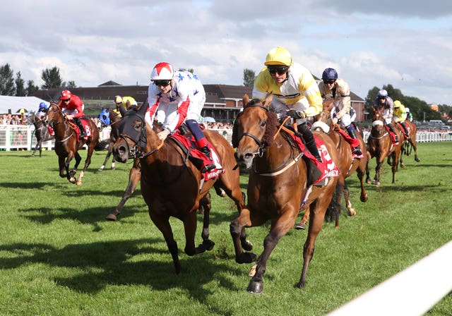 Staxton (right) winning the Silver Cup at Ayr
