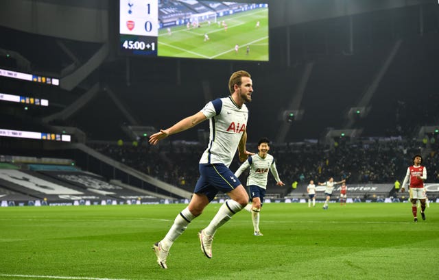 Harry Kane celebrates his goal 