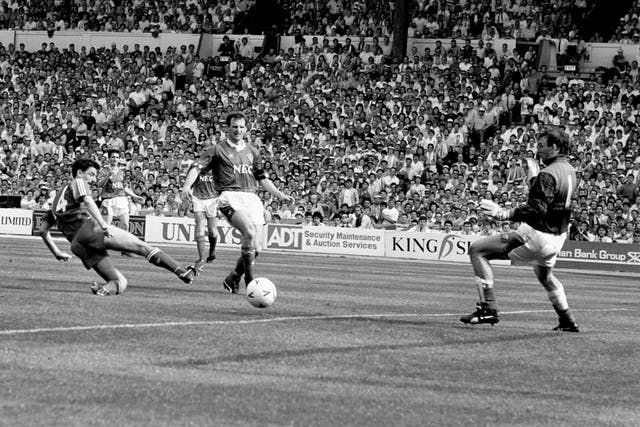 Ian Rush scores the winning goal