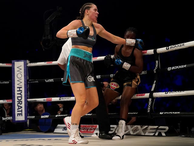 Savannah Marshall (left) stopped Lolita Muzeya inside two rounds