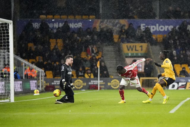 Bukayo Saka puts Arsenal ahead