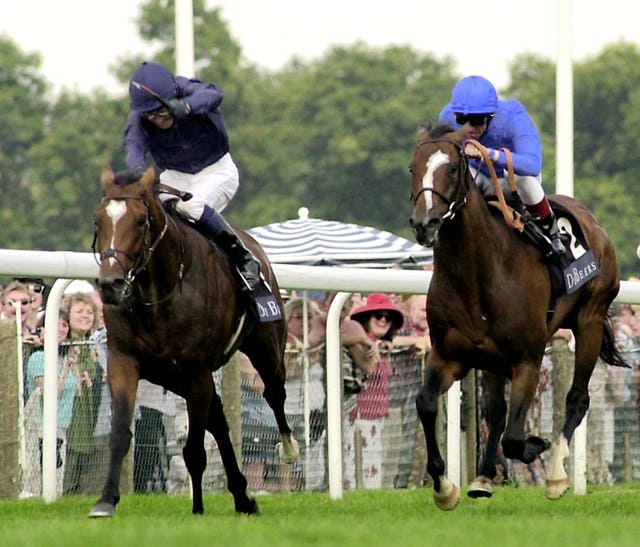 Galileo (left) saw off Fantastic Light in the 2001 King George