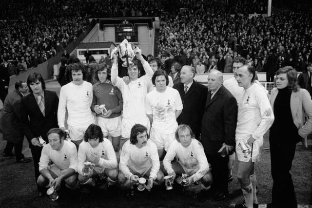 Tottenham celebrate with the League Cup after their 1-0 win over Norwich