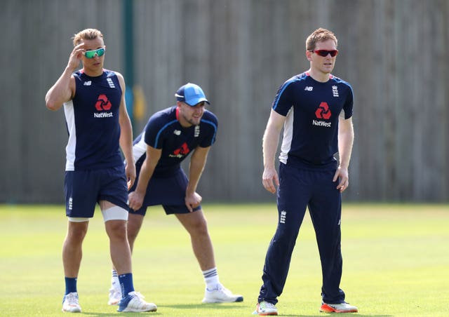 Dawid Malan, centre, and Eoin Morgan, right