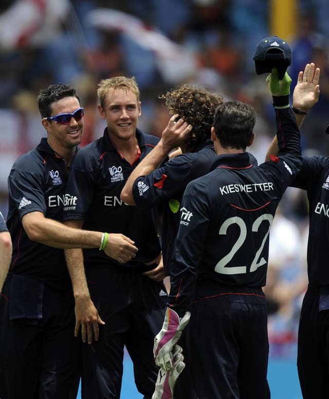 Stuart Broad (second left)