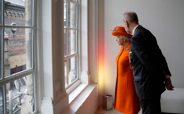 Queen visits Royal Academy of Arts