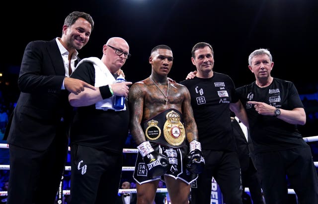 Conor Benn (centre), trainer Tony Sims (second right) and promotor Eddie Hearn