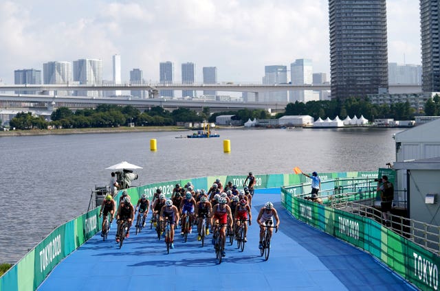 A big group formed on the bike