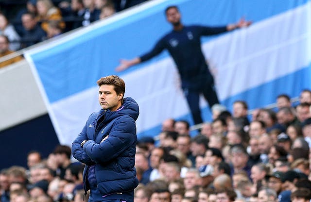 Mauricio Pochettino on the touchline in front of an Argentina flag