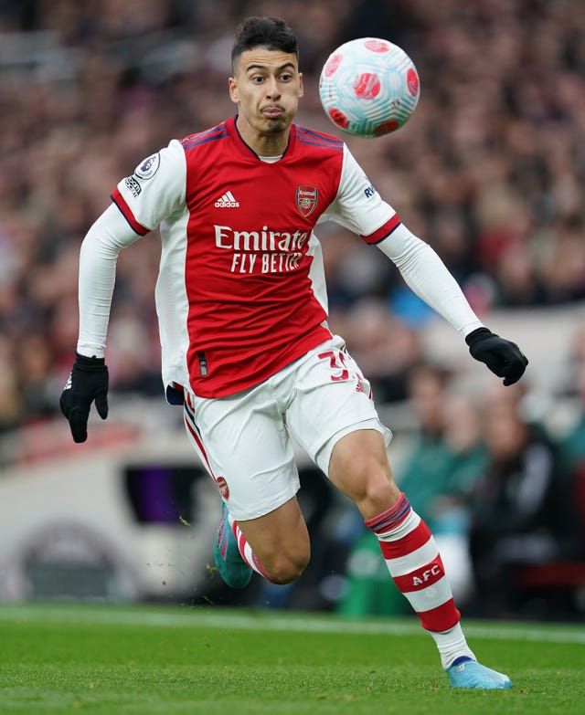 Gabriel Martinelli chases the ball
