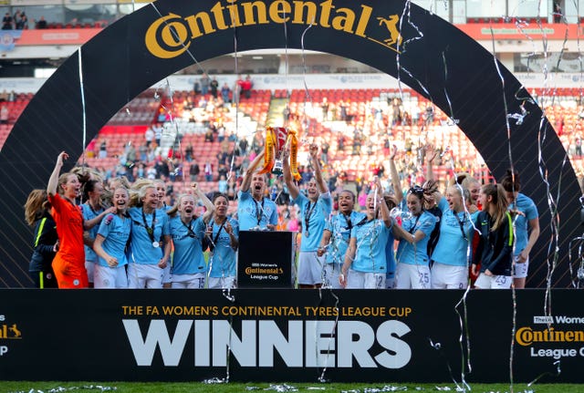 Steph Houghton lifts the trophy after Manchester City Women beat Arsenal Women 4-2 on penalties to win the Continental Cup