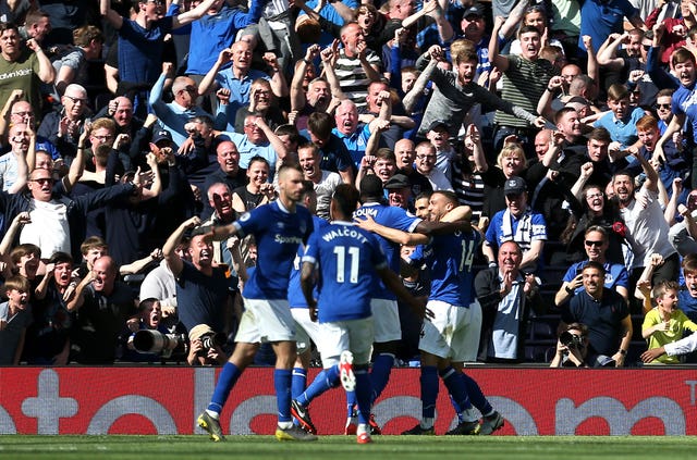 Cenk Tosun put Everton 2-1 ahead