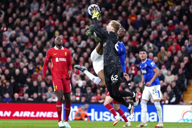 Everton’s Beto and Liverpool goalkeeper Caoimhin Kelleher battle for the ball