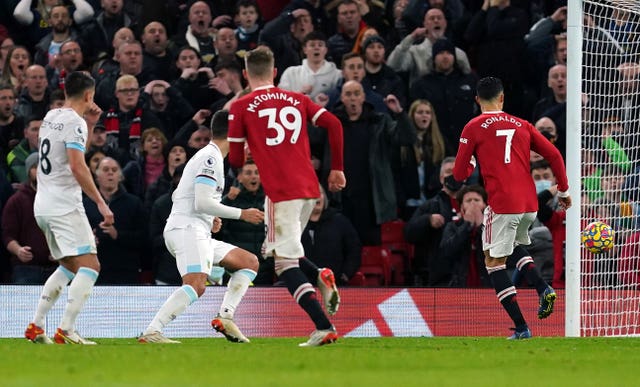Scott McTominay inspires Manchester United to comfortable win over Burnley