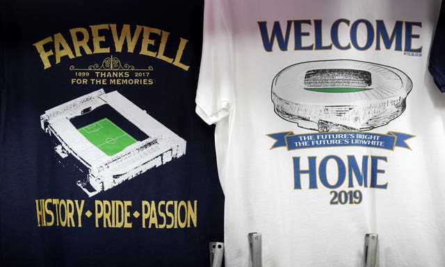 T-shirts to commemorate White Hart Lane and the new Tottenham Hostpur Stadium were sold outside of the ground