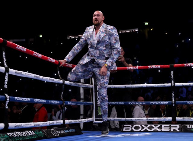 Tyson Fury has set a deadline of Monday