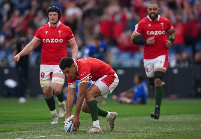 Rio Dyer grabbed the first try