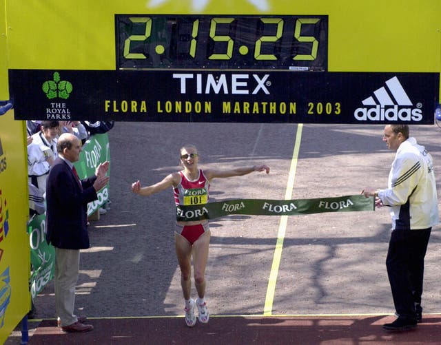 Paula Radcliffe completes the 2003 London Marathon in a record 2hr 15min 25sec