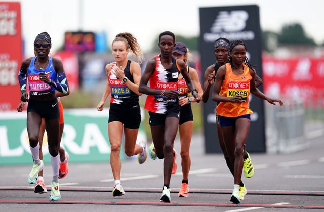 The start of the women's elite race