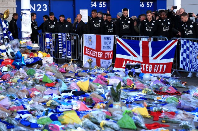 Leicester players pay respects to Vichai Srivaddhanaprabha