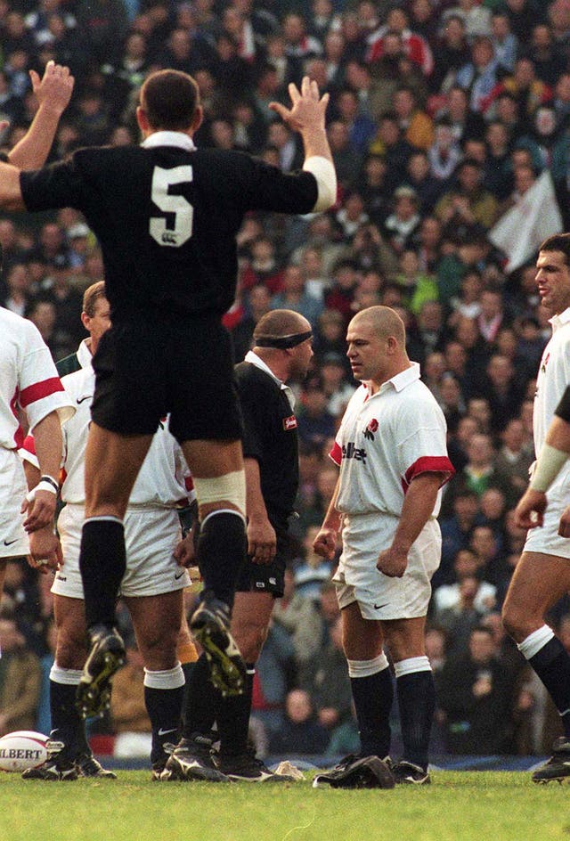 Richard Cockerill confronts All Blacks hooker Norm Hewitt during the Haka in 1997