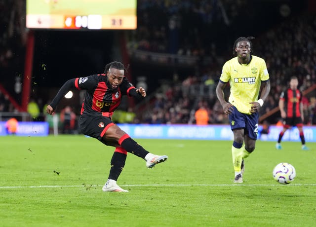 Antoine Semenyo shoots with his right foot to score for Bournemouth