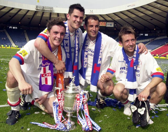 Maurice Ross, left, Steven Thompson, Kevin Mascat and Neil McCann with the Scottish Cup in 2003