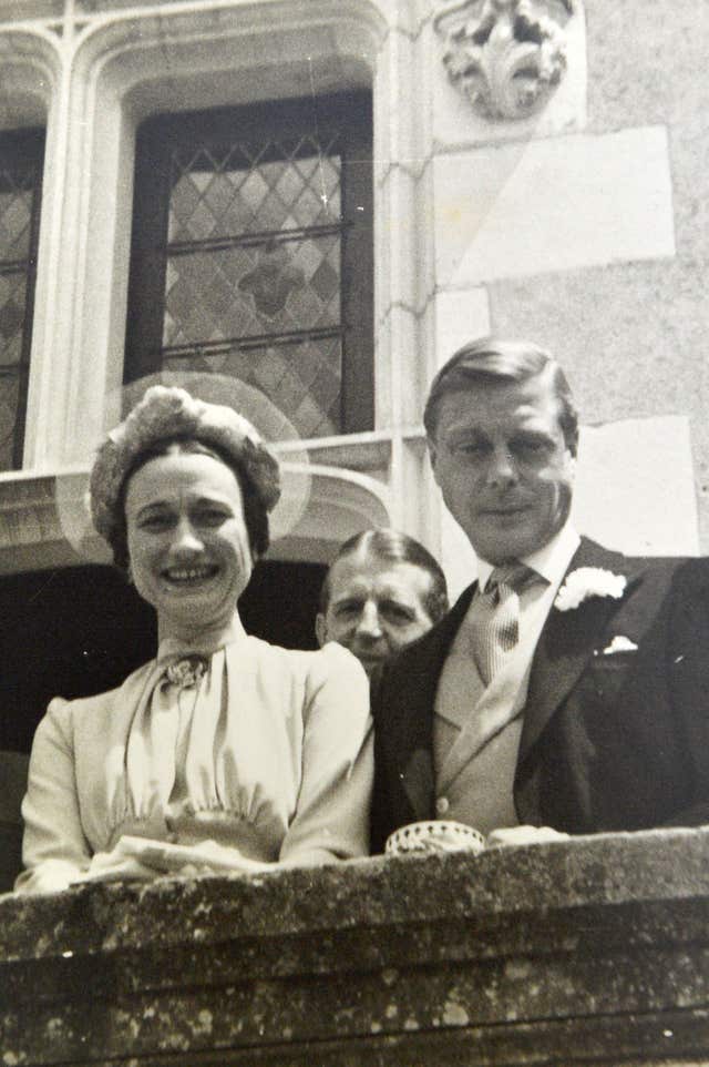 Edward and Mrs Simnpson wedding photos