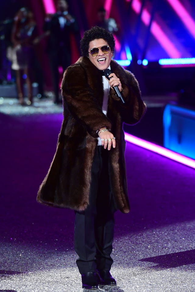 Bruno Mars performing