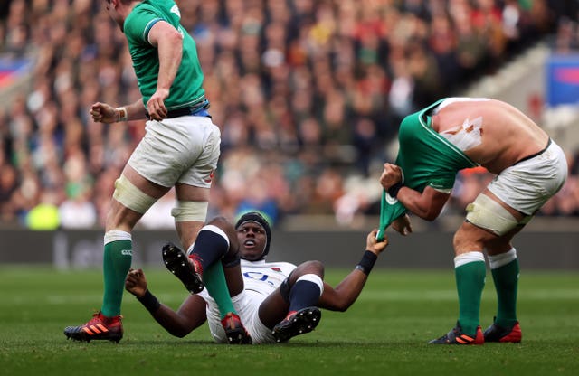 A 24-12 win over Ireland at Twickenham kept England's title hopes alive