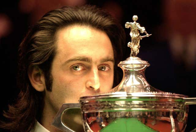 Ronnie O’Sullivan celebrates his second World Championship title in 2004