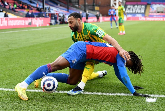 Ebere Eze and Matt Phillips battle for the ball 