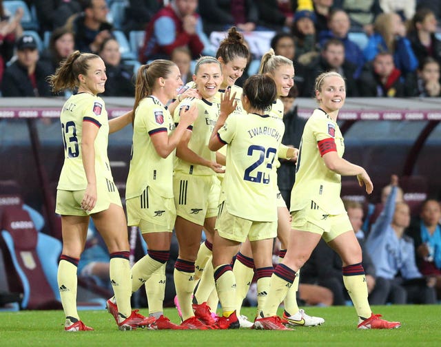 Arsenal’s Katie McCabe (third left) celebrates