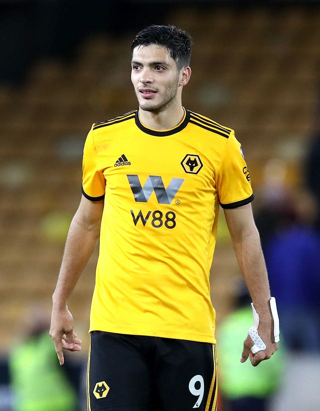 Wolves left Raul Jimenez on the bench after his late return from international duty