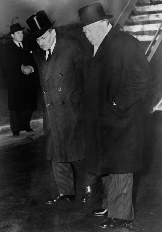 Royalty - Death of King George VI - Clement Attlee and Winston Churchill - London Airport
