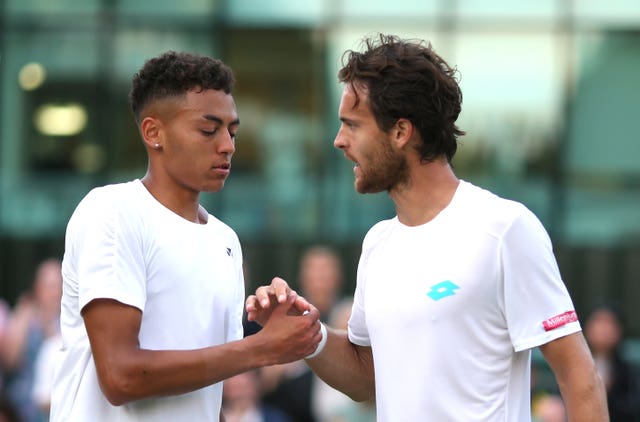 Jubb shakes hands with Joao Sousa