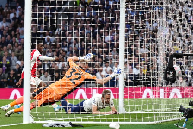 Harry Kane heads home Tottenham's second goal
