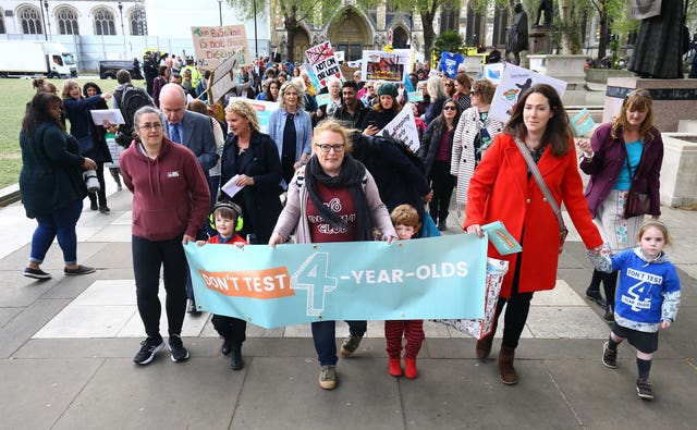 The children presented a petition of 65,000 signatures