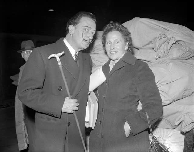 Art – Salvador Dali – Victoria Station, London