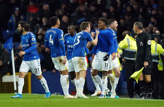 Rafael Benitez shocked depleted Everton’s trip to Burnley has not been postponed PLZ Soccer Rafael Benitez shocked depleted Everton’s trip to Burnley has not been postponed PLZ Soccer