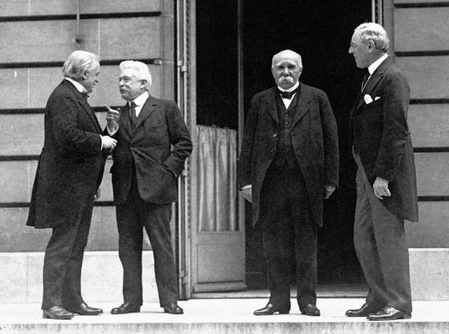 World leaders at the signing of the Treaty of Versailles
