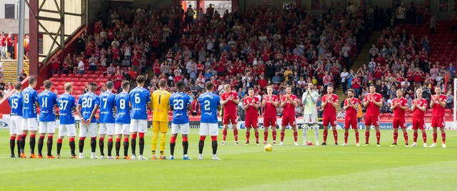 Aberdeen and Rangers observe a minute''s applause in memory of Neale Cooper