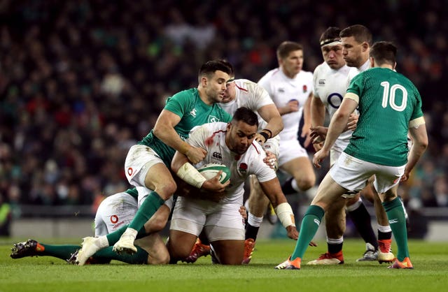 Conor Murray tackles Mako Vunipola