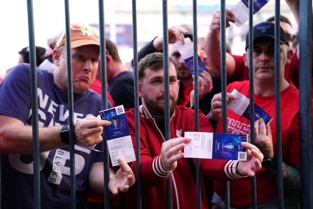 Liverpool fans stuck outside the ground show their match ticketsinal – Stade de France