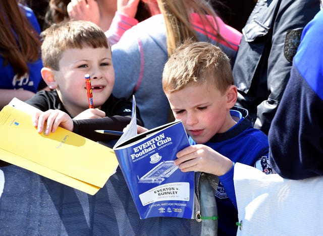 Autograph hunters are set to be disappointed