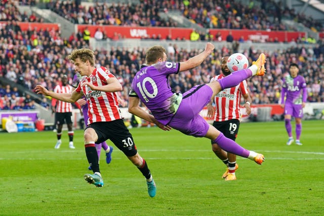 Harry Kane, centre, sends an acrobatic late effort wide