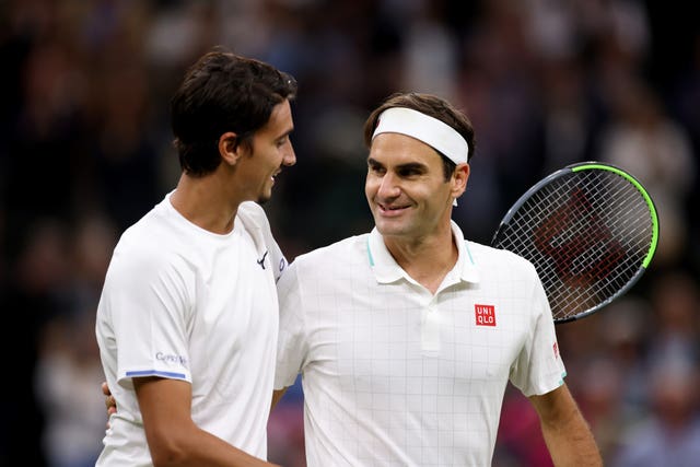 Federer eased past Sonego 