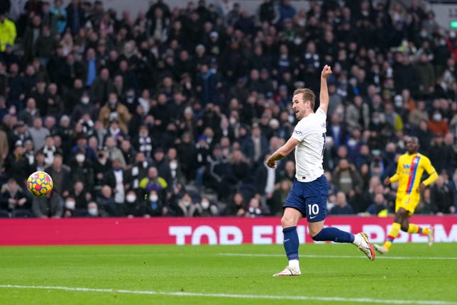 Harry Kane scores