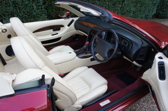 Aston Martin DB7