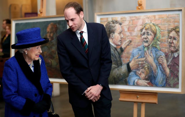 Queen attends Guards’ Chapel